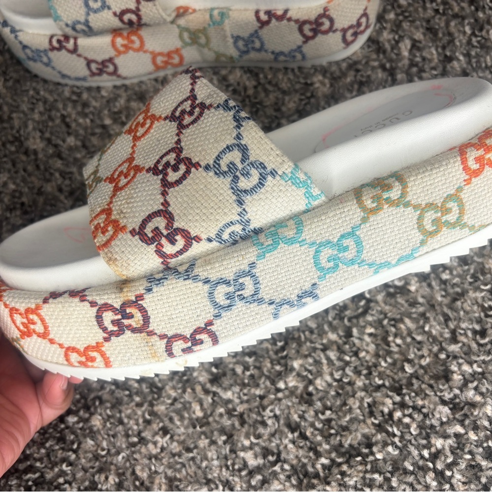 Women Cream Multicolor Logo Sandals